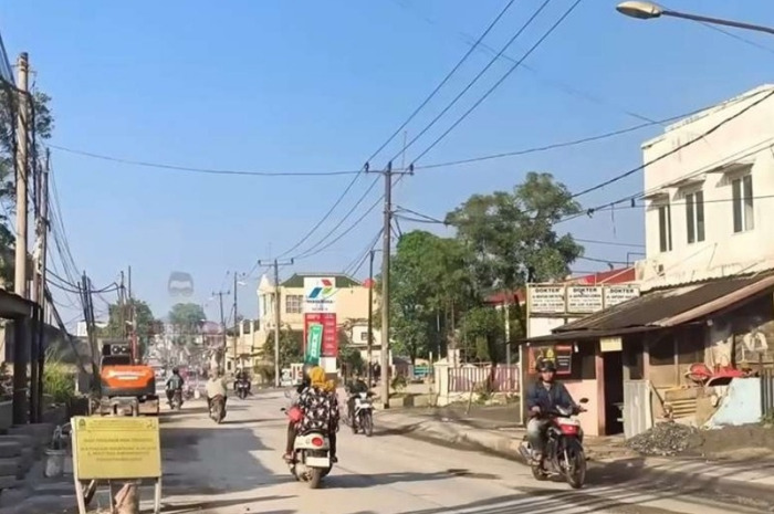 Kondisi jalan Parung panjang pasca penutupan akses aktivitas tambang oleh Gubernur Jawa Barat Dedi Mulyadi.&nbsp;