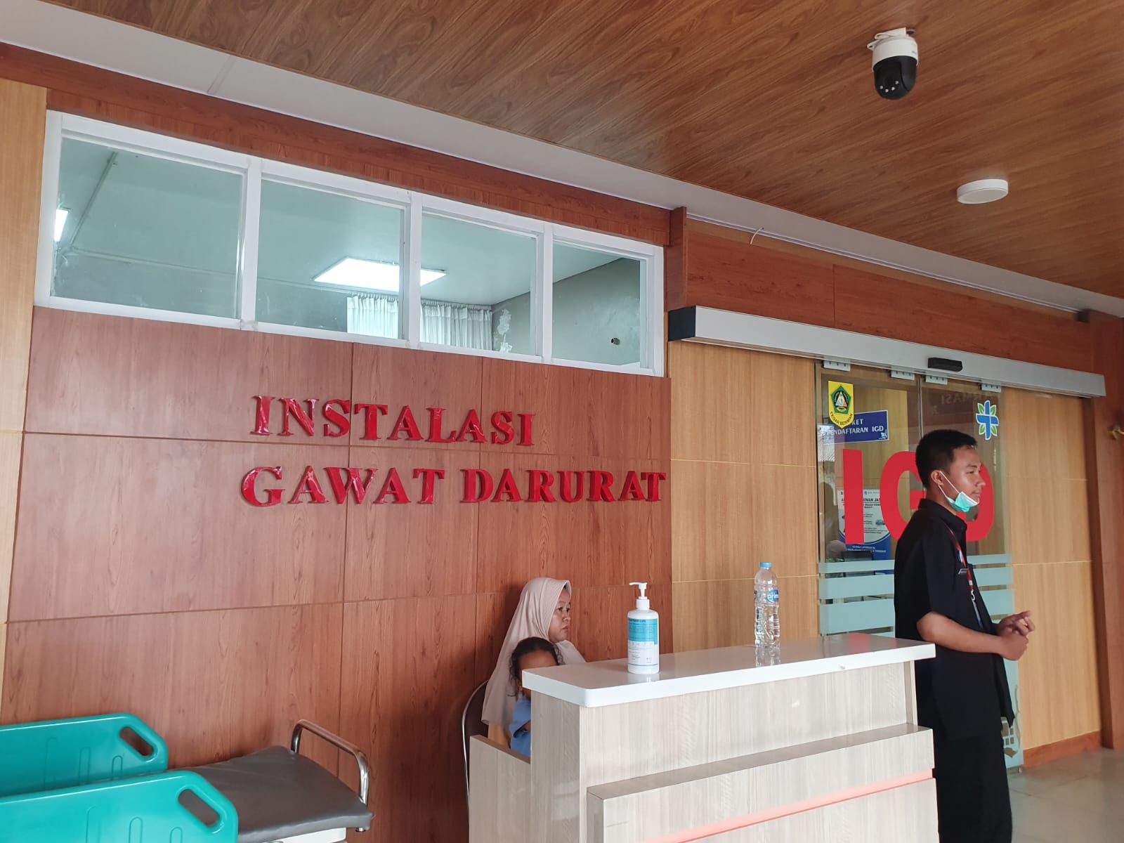 Warga Cibinong, Kabupaten Bogor, korban kecelakaan lalulintas di Jalan Sedayu Lampung, masih menjalani perawatan di RSUD Bakti Pajajaran.