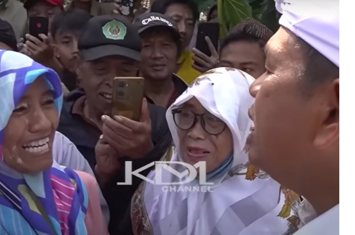 Gubernur Jawa Barat Dedi Mulyadi temui warga di Pos Pengaduan Lembur Pakuan.