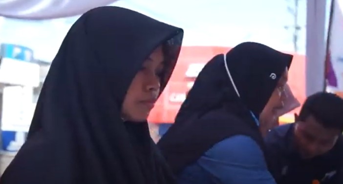 Ilustrasi KPM pemegang KKS baru yang mendapat pencairan bansos 2 tahap sekaligus