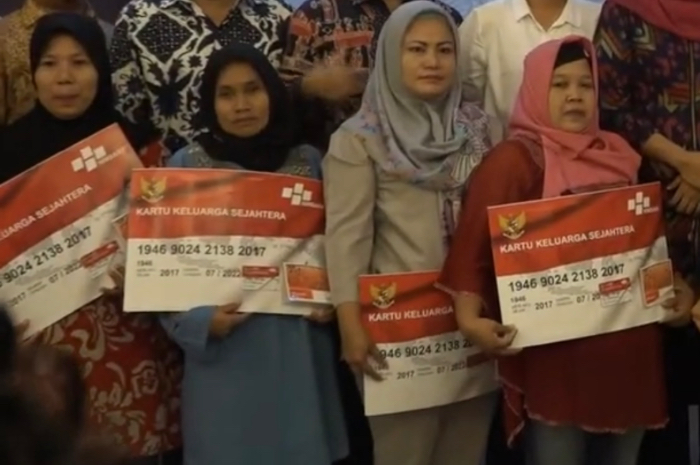 KPM bansos PKH BPNT mendapatkan KKS.
