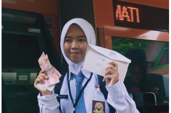 Siswa terima dana PIP