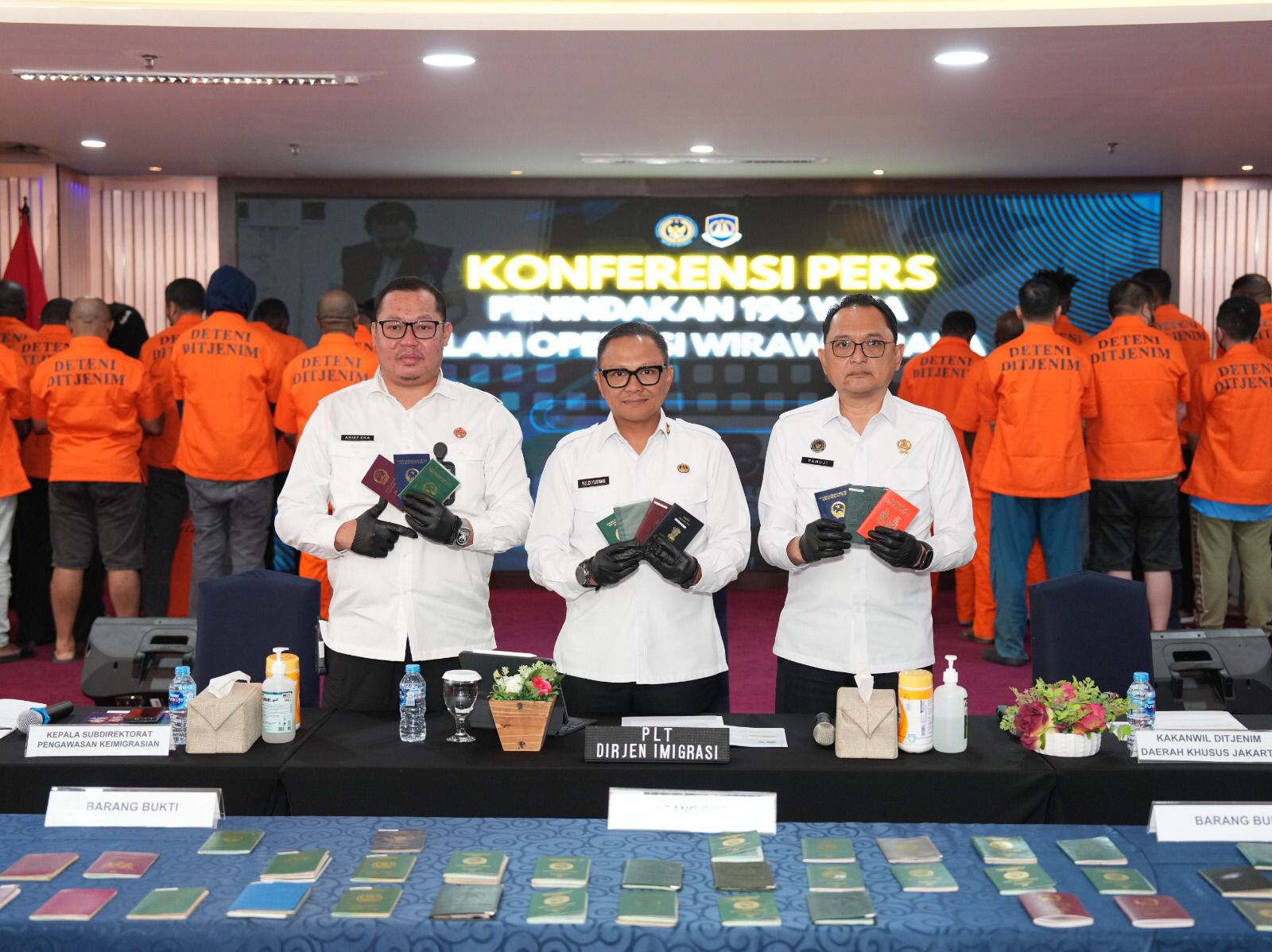 Ratusan WNA ditangkap pihak Imigrasi karena melanggar izin tinggal.