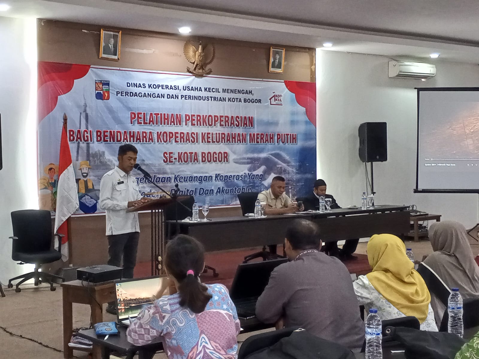 Puluhan bendahara Koperasi Kelurahan Merah Putih (KKMP) se-Kota Bogor mengikuti pelatihan pengelolaan keuangan koperasi.