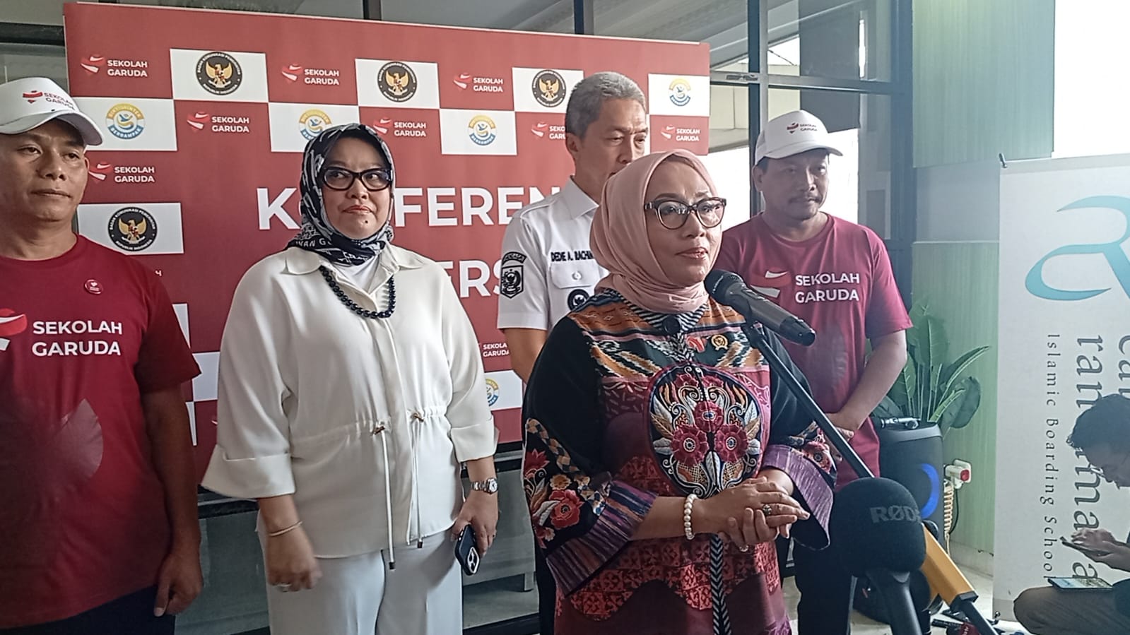 Pemerintah meluncurkan Sekolah Garuda Transformasi Tahun Pelajaran 2025/2026 di SMA Cahaya Rancamaya, Kota Bogor.