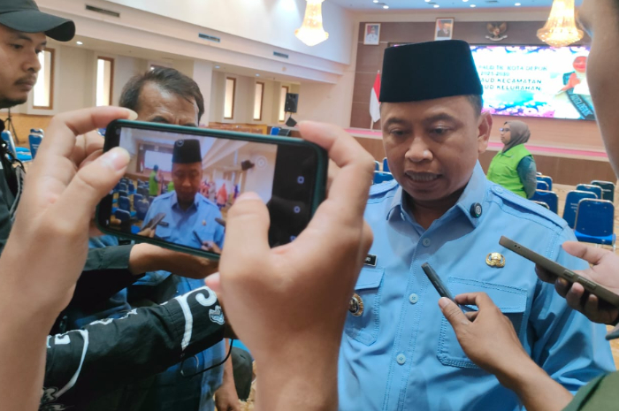Wali Kota Depok Supian Suri saat memberi keterangan