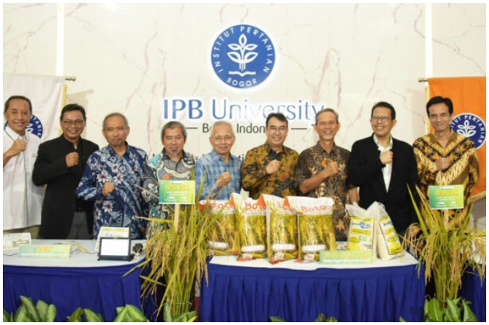 Jajaran IPB University saat memperkenalkan tiga inovasi unggulan di bidang pertanian.
