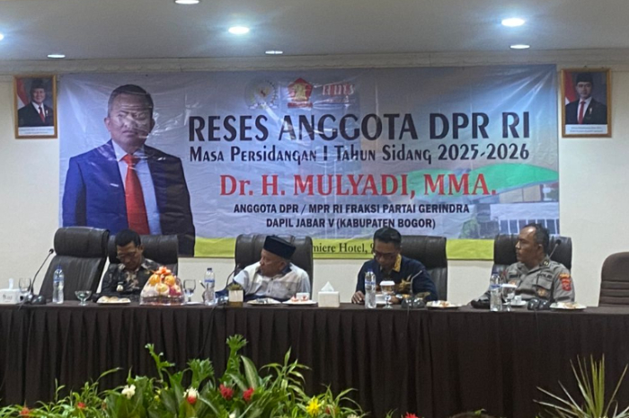 Anggota Komisi XI DPR RI Dapil Kabupaten Bogor Mulyadi saat reses di kawasan Puncak, Cisarua, Kabupaten Bogor, Kamis, 9 Oktober 2025.&nbsp;