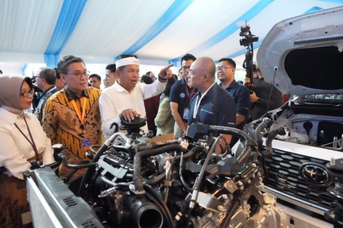 Gubernur Jawa Barat, Dedi Mulyadi menghadiri acara di PT Toyota Motor Manufacturing Indonesia (TMMIN) Karawang Plant 1.