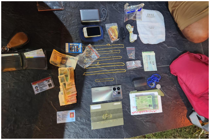 Sejumlah barang bukti hasil pencurian dari sebuah rumah di Katulampa bogor yang berhasil diamankan petugas.
