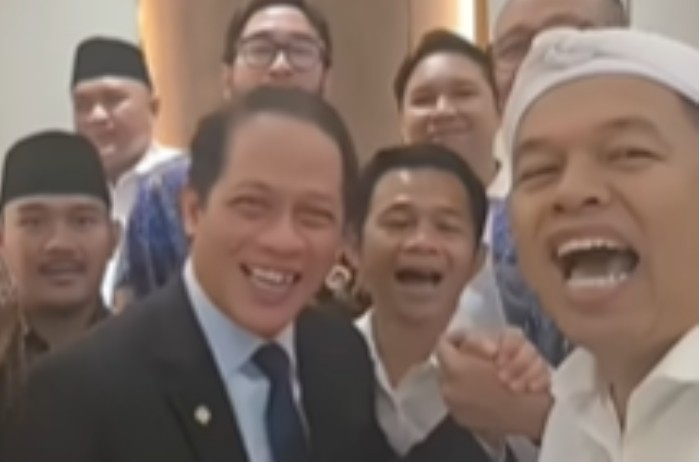 Gubernur Jawa Barat Dedi Mulyadi dengan pengurus Danantara.