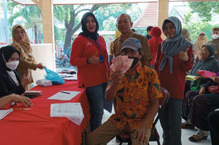 Ilustrasi penyaluran bansos