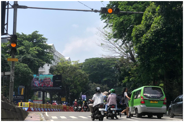 Lalu lintas di Jalan Jalak Harupat Kota Bogor.