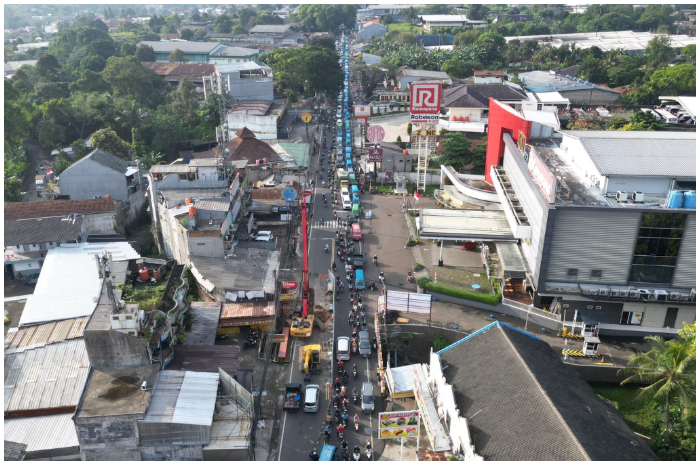Proses pengerjaan Jembatan Cibalok di Jalan Raya Tajur. Lokasi ini akan dititup  sementara.