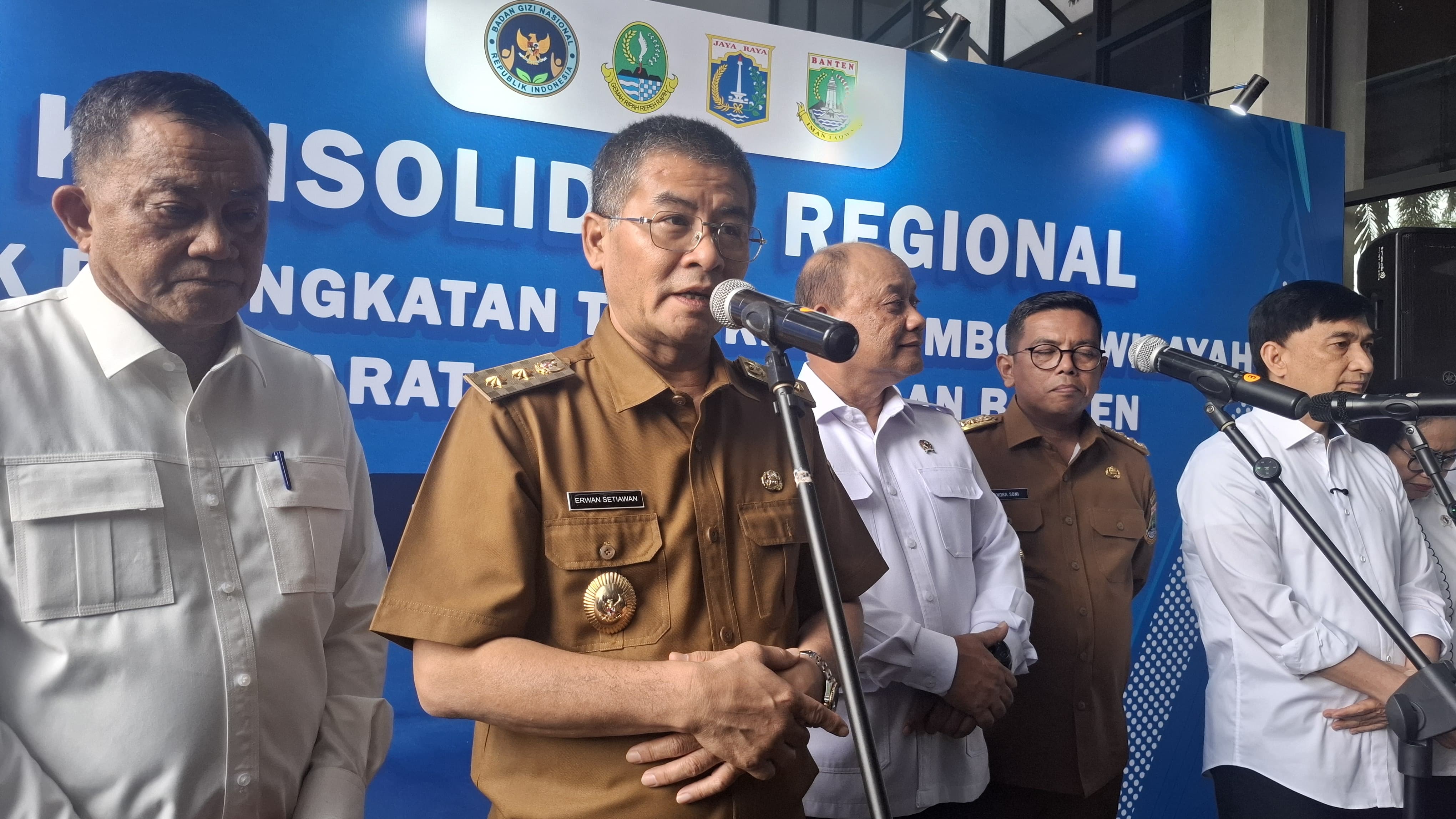 Wakil Gubernur Provinsi Jawa Barat, Erwan Setiawan saat menyampaikan keterangan pers.
