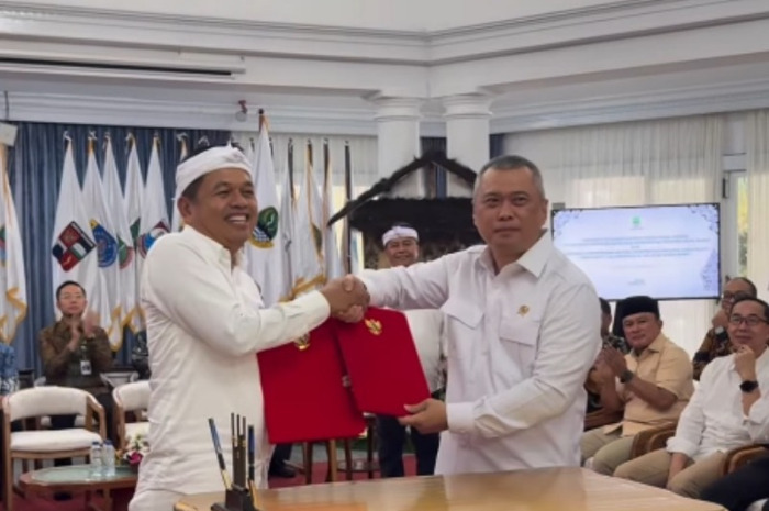 Gubernur Jawa Barat Dedi Mulyadi, Menteri Perhubungan Dudy Purwagandhi, sepakati percepatan operasional Kertajati dan reaktivasi jalur kereta di Bale Pakuan