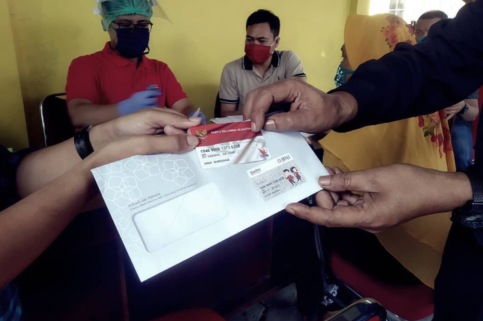 Ilustrasi penyaluran bansos