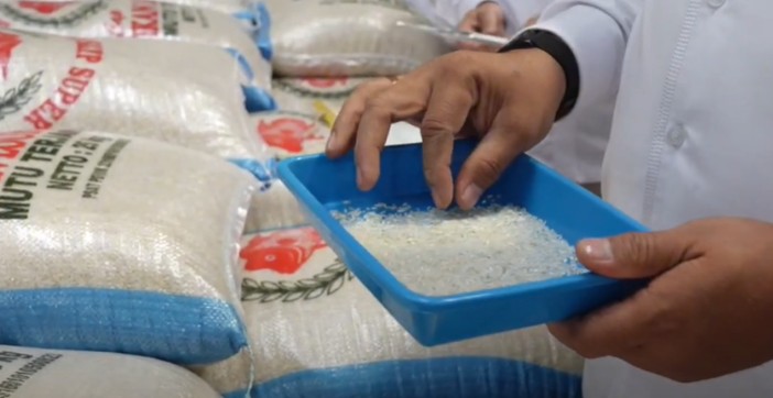 Ilustrasi penyaluran bantuan 20 kg beras kepada 18,27 juta KPM di seluruh Indonesia