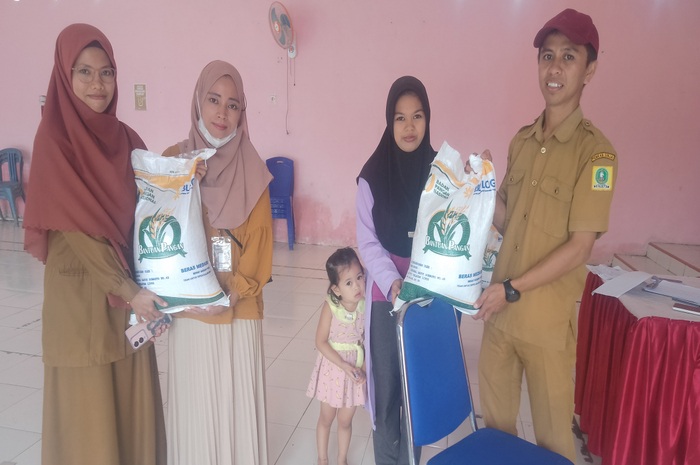 Penyaluran bansos beras 20 kg Oktober 2025