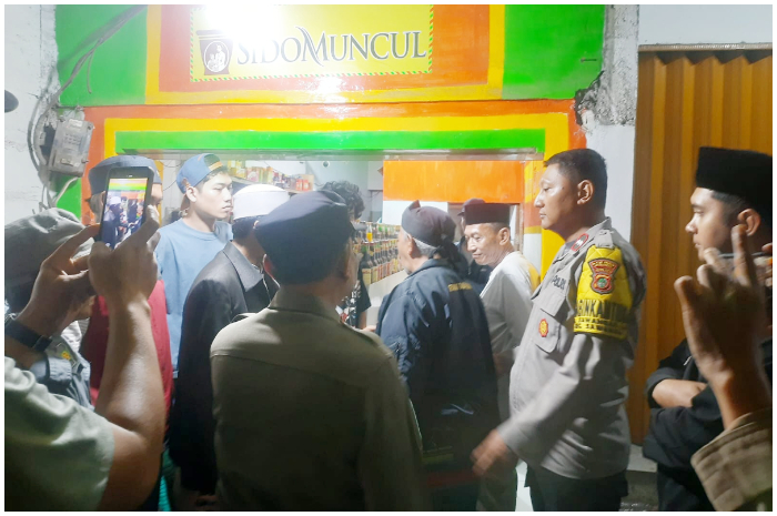 Depot jamu di Sawangan Kota Depok saat digeruduk warga.