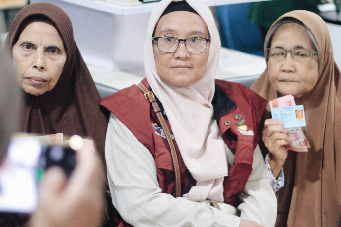 Ilustrasi Pendamping PKH bersama KPM.