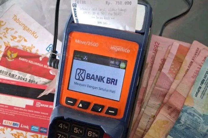 Ilustrasi transaksi penarikan dana bansos