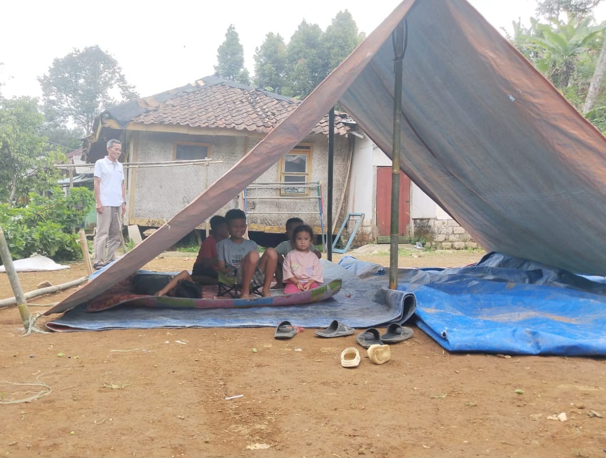 Kondisi Desa Purasari, Kecamatan Leuwiliang, jauh dari akses pelayanan Kesehatan karena berada di perbatasan Kabupaten Bogor dan Sukabumi.