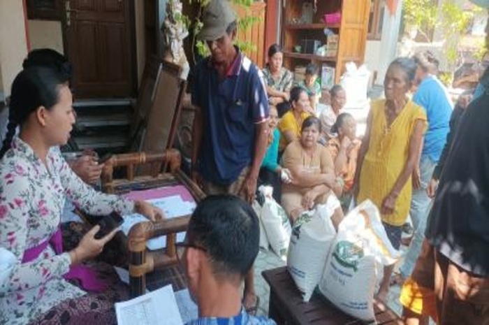 Penyaluran bantuan tambahan beras 20 kg kepada KPM BPNT