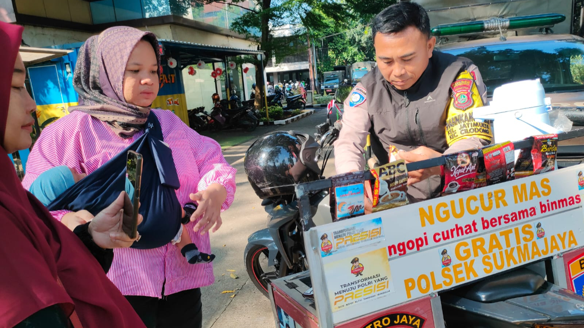 Motor polisi dimodifikasi mirip penjual kopi starling di Kota Depok.