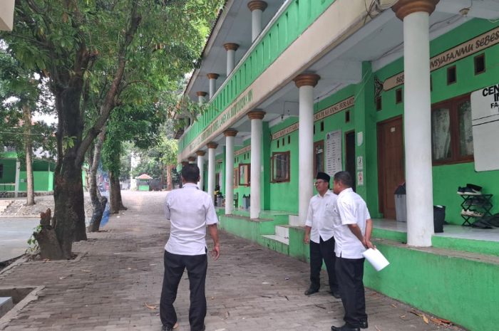 Pemkab Bogor saat melakukan pendataan di salah satu ponpes