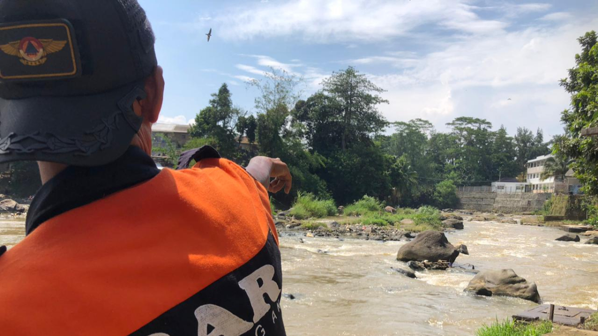 Kondisi aliran Sungai Cisadane di Kelurahan Empang yang menjadi lokasi penemuan bocah 5 tahun meninggal.