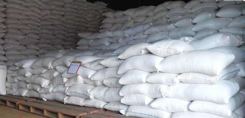 Ilustrasi penyaluran bantuan tambahan beras 20 kg untuk KPM BPNT