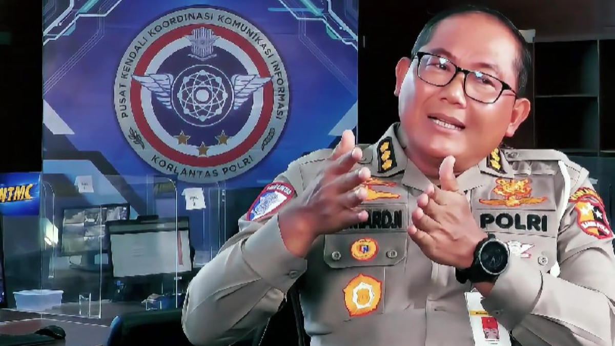 Kasubdit BPKB Ditregident Korlantas Polri, Kombes Pol Sumardji memberikan penjelasan.