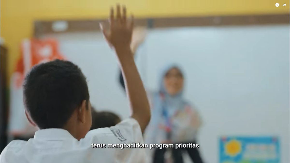 Ilustrasi guru yang sedang mengajar di sekolah