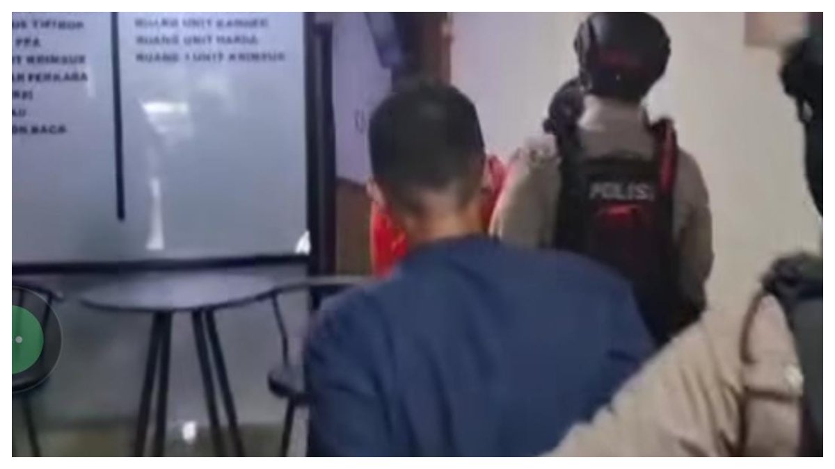 Tangkapan layar Satsamapta Polres Metro Depok, mengamankan terduga maling motor.