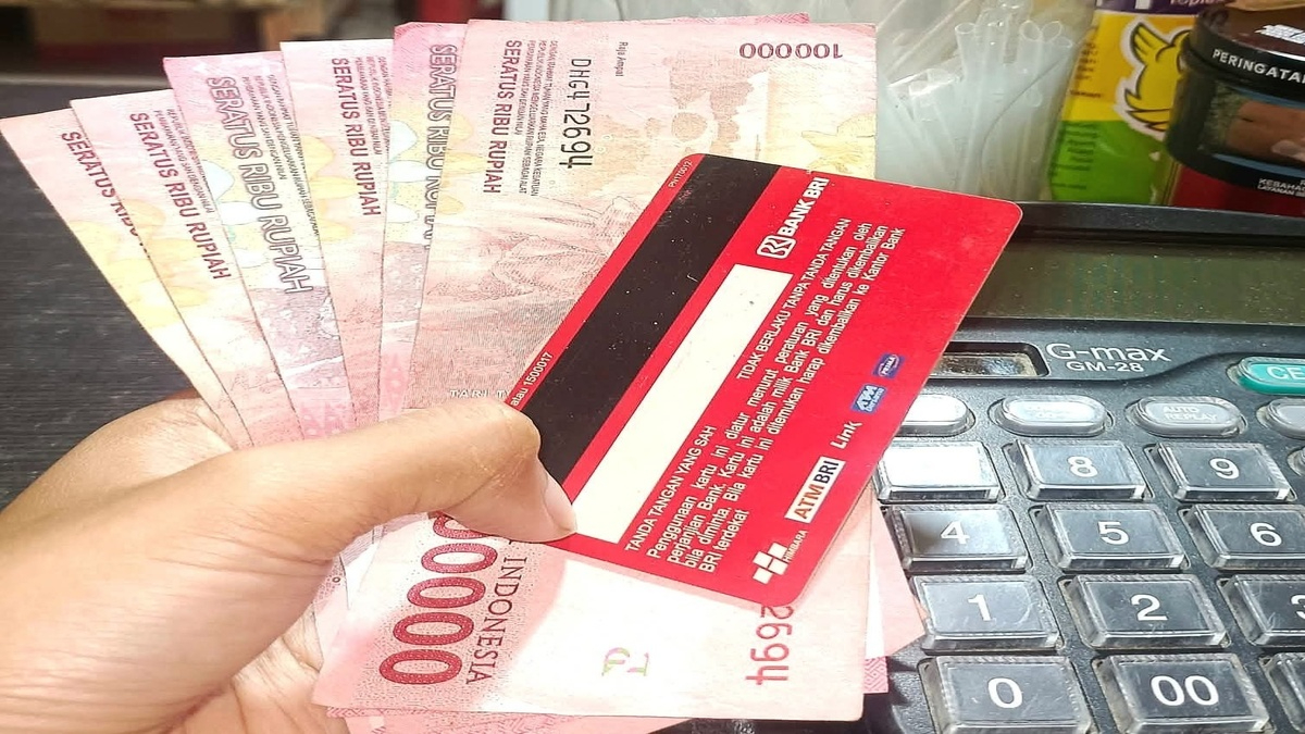 BANSOS: Bukti struk pengambilan dana melalui KKS.