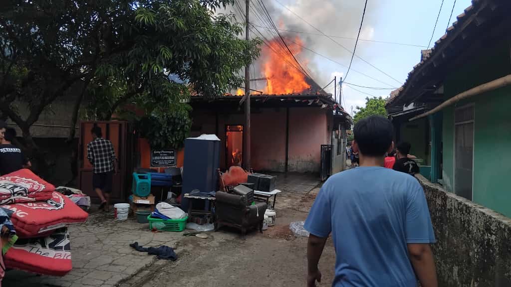 Pantauan Radar Bogor di lokasi kebakaran, Desa Cikeas, Kecamatan Sukaraja Kabupaten Bogor, Sabtu (18/10/2025).