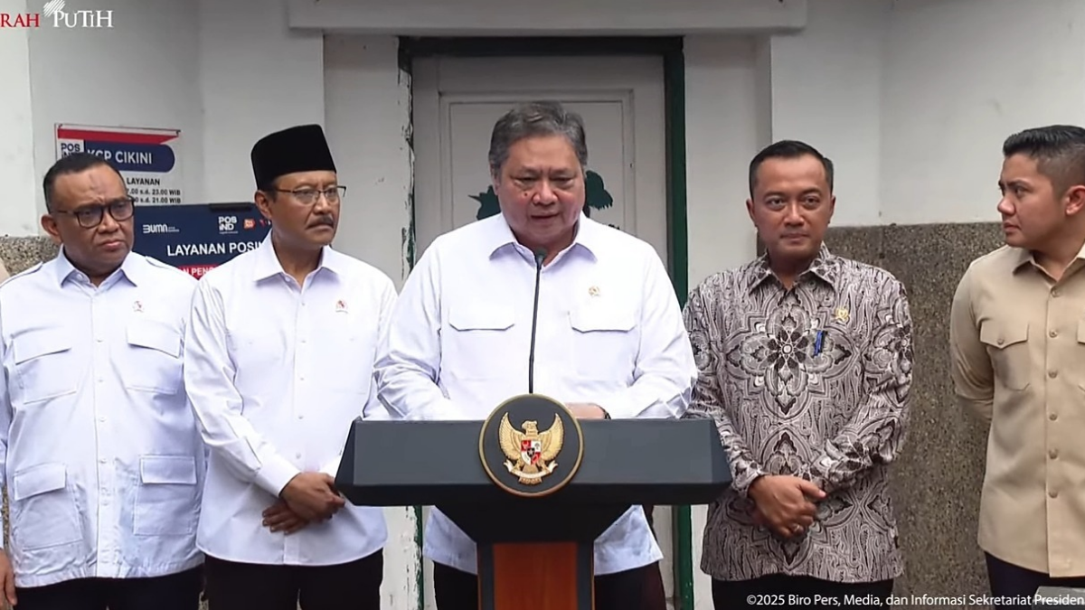 Menko Perekonomian Airlangga saat menyampaikan sampaikan konferensi pers terkait BLT Kesra.
