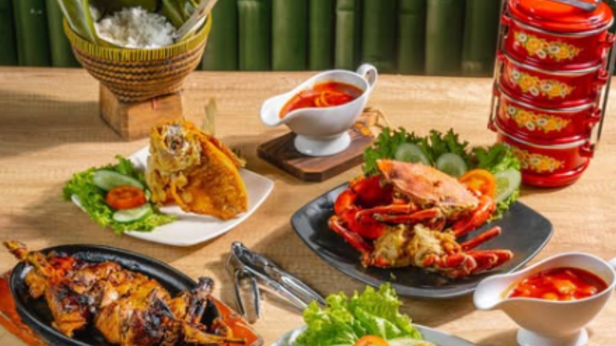 Resto Bakul-Bakul di Kota Bogor menghadirkan menu makanan khas Sunda.