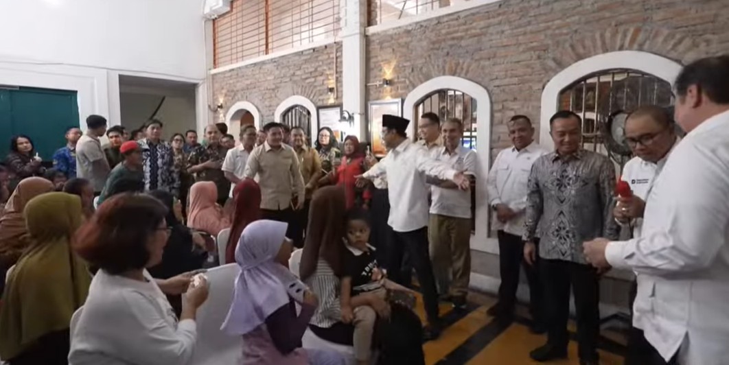 Proses penyaluran BLT Kesra kepada 50 orang yang belum pernah mendapat bansos