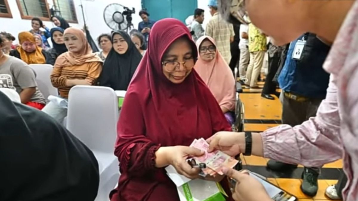 Ilustrasi KPM menerima bansos BLT Kesra tahun 2025.