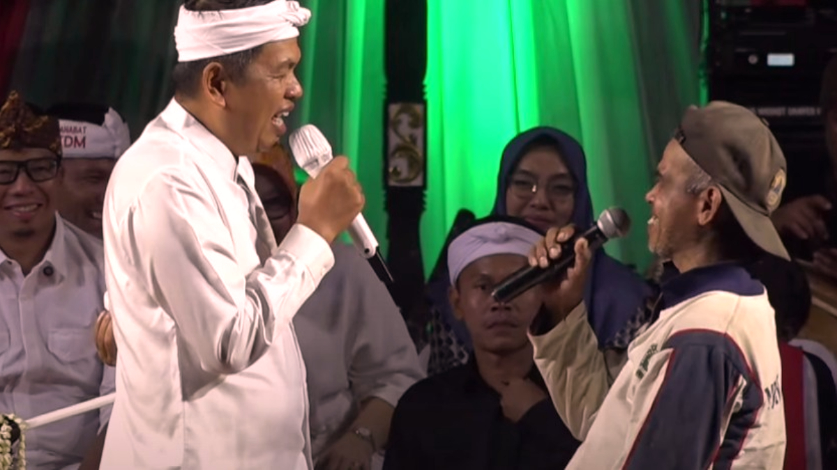 Gubernur Jawa Barat, Dedi Mulyadi berdialog dengan mantan preman yang kini jadi tukang sampah.