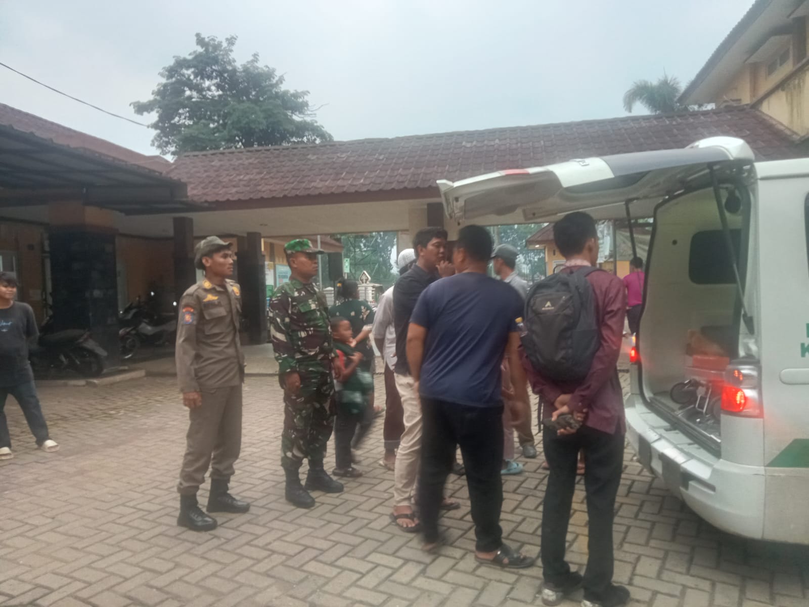 Seorang pria asal Tangerang mengalami serangan jantung hingga dinyatakan meninggal dunia saat mendaki Gunung Munara, Kecamatan Rumpin, Kabupaten Bogor.