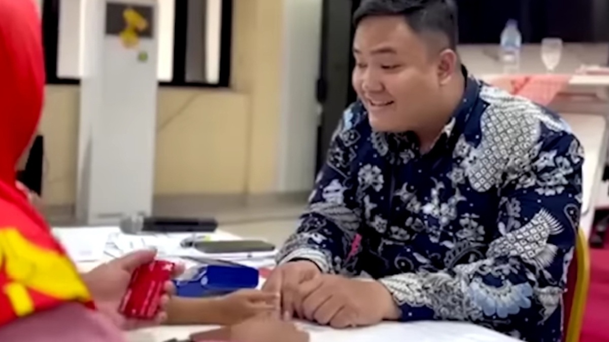 ILUSTRASI penyaluran bansos pendidikan program PIP.
