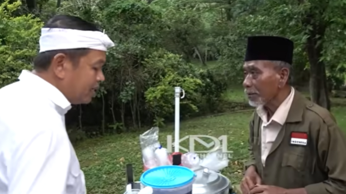Gubernur Jawa Barat Dedi Mulyadi saat bertemu dengan Nanang penjual es cincau asal Bogor beberapa waktu lalu.