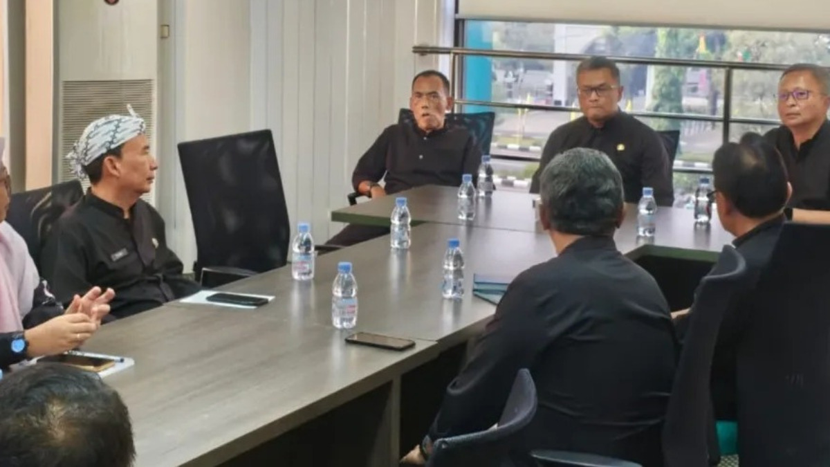 Sidak di Bapenda dan Disdukcapil oleh sekda kabupaten Bogor.