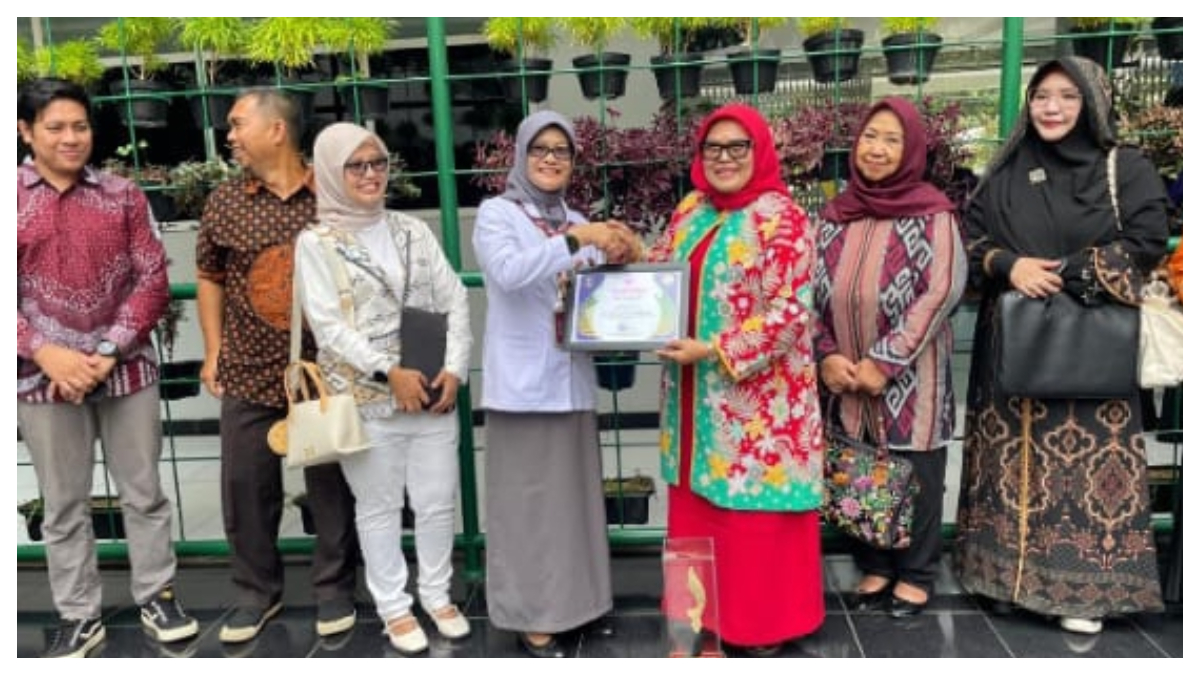 Universitas Pakuan (Unpak) Bogor menggelar kegiatan pengabdian kepada masyarakat di SMA Kesatuan Bogor.