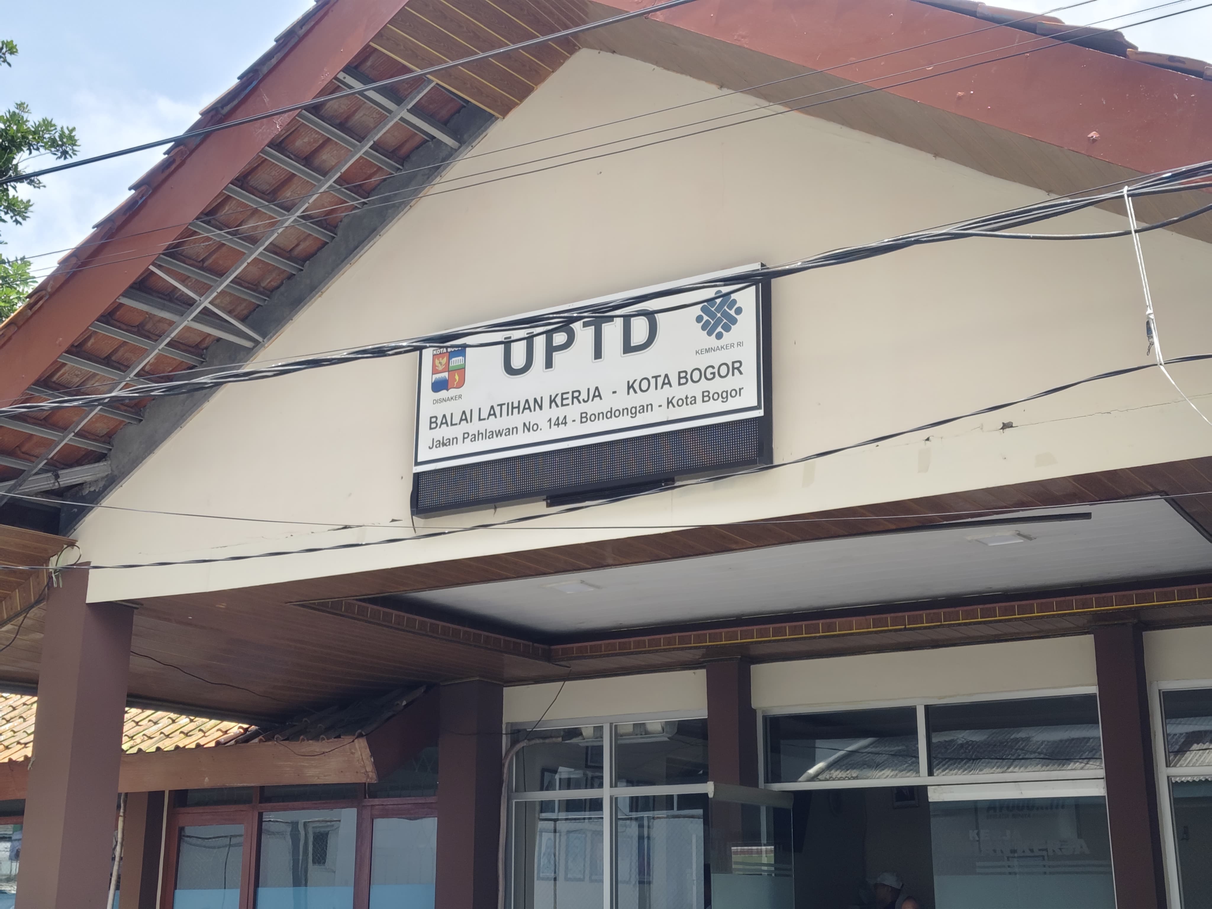 Kantor Unit Pelaksana Teknis Daerah (UPTD) Balai Latihan Kerja (BLK) Kota Bogor.