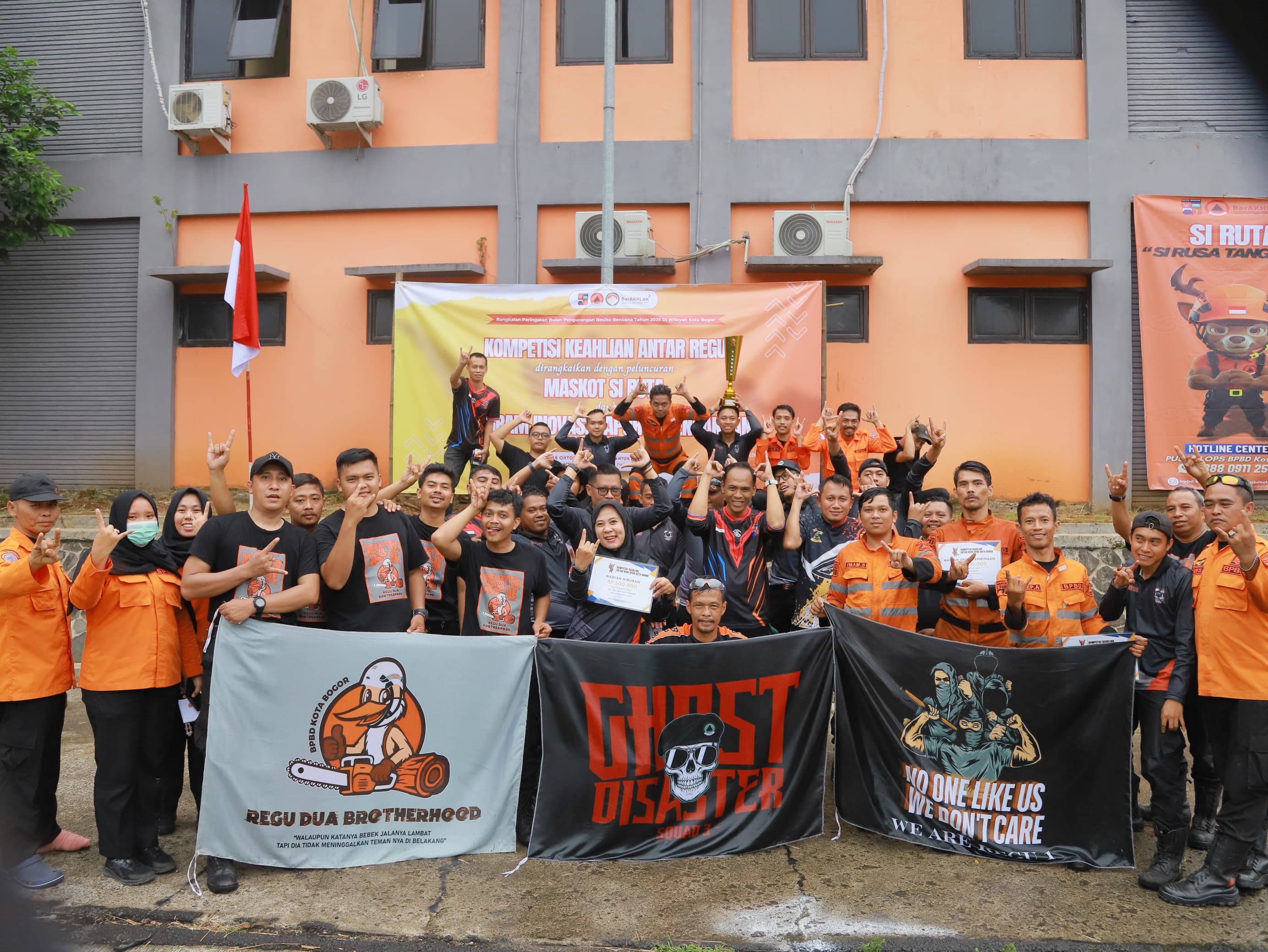 Tim Badan Penanggulangan Bencana Daerah (BPBD) Kota Bogor.