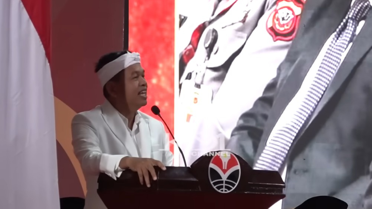 Gubernur Jawa Barat, Dedi Mulyadi saat memberikan sambutan di UPI.